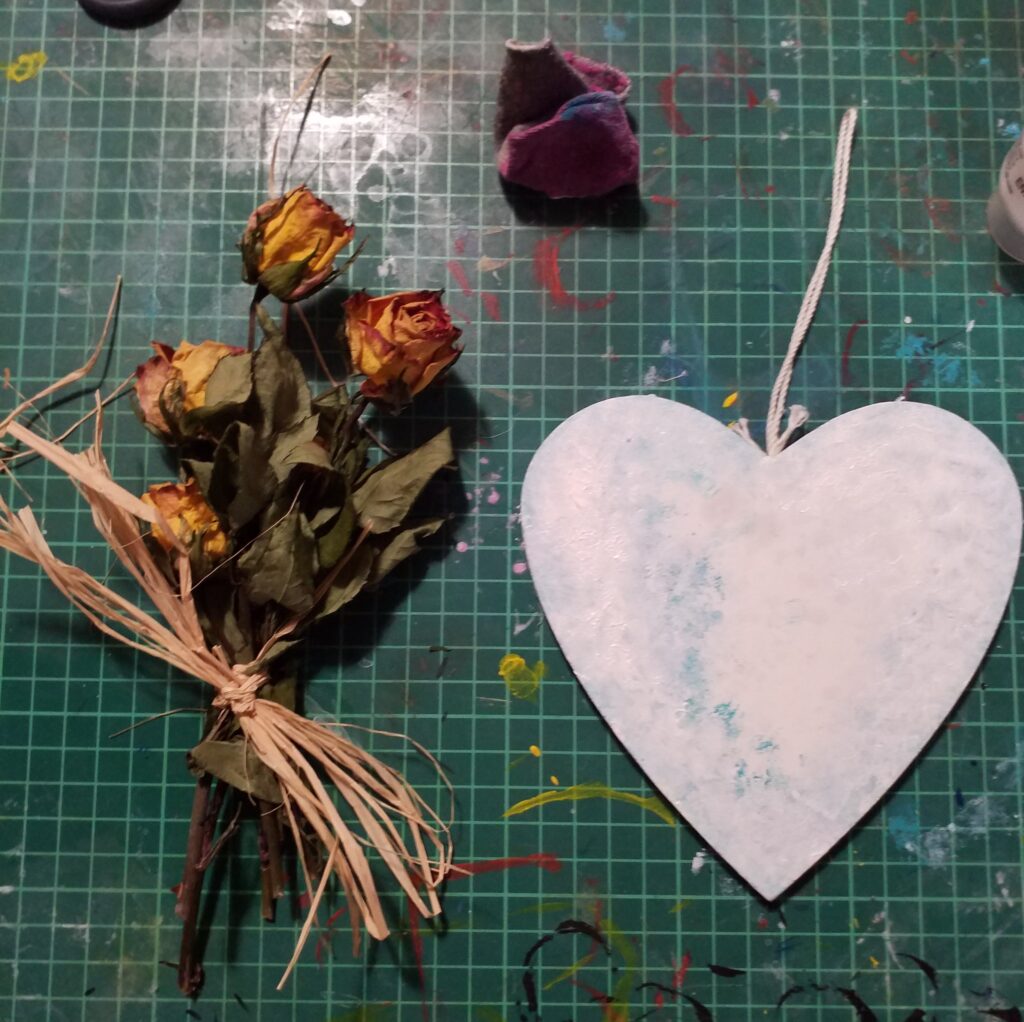 rose-secche-cuore-1024x1022 creare una decorazione con fiori secchi