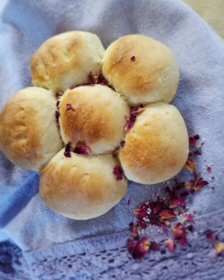 Pane con fiori