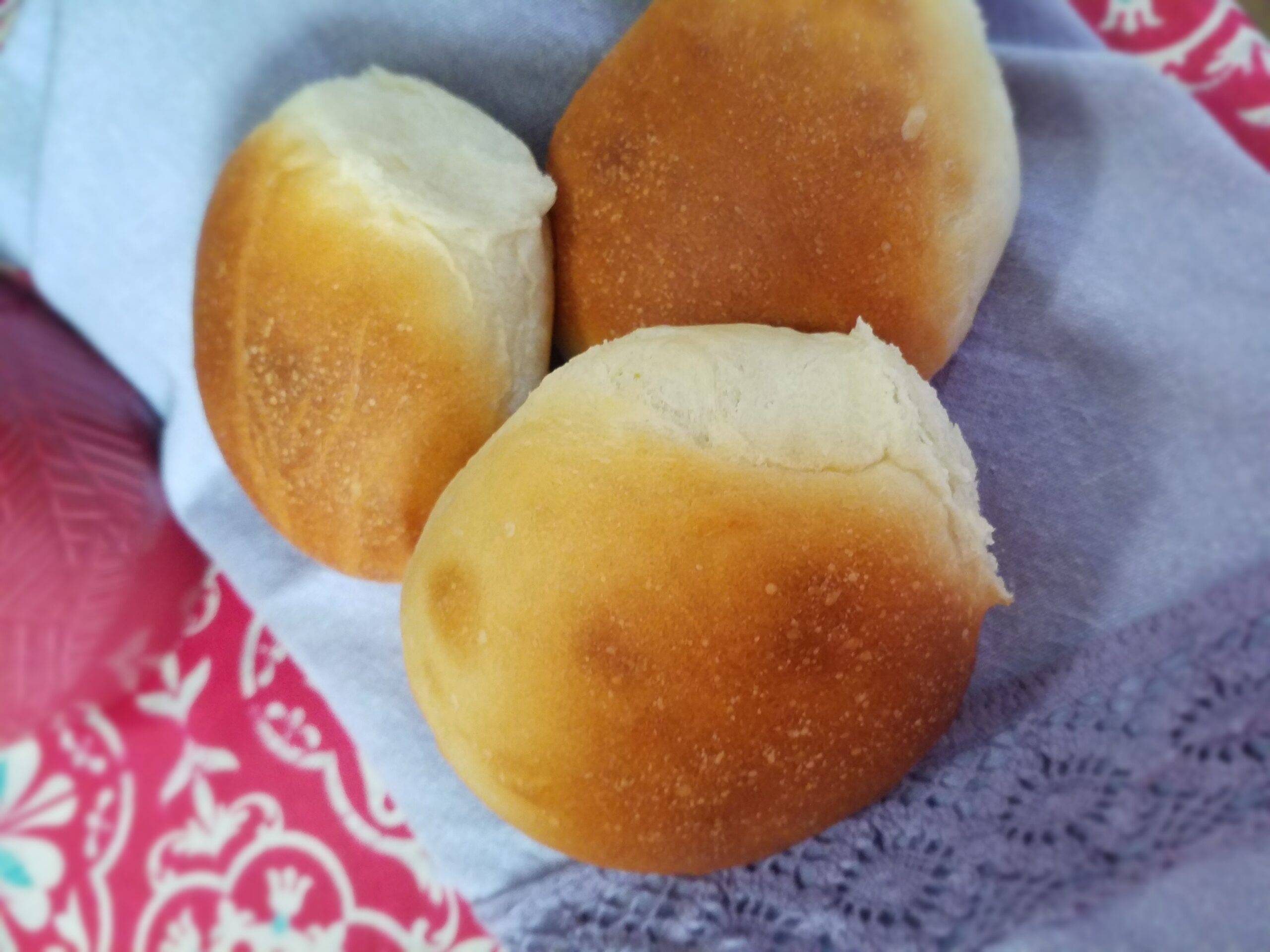Panini al latte di mandorla