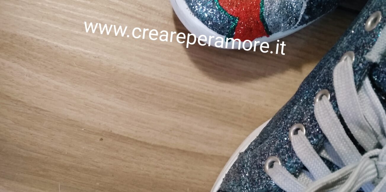 Aggiustare scarpe rotte