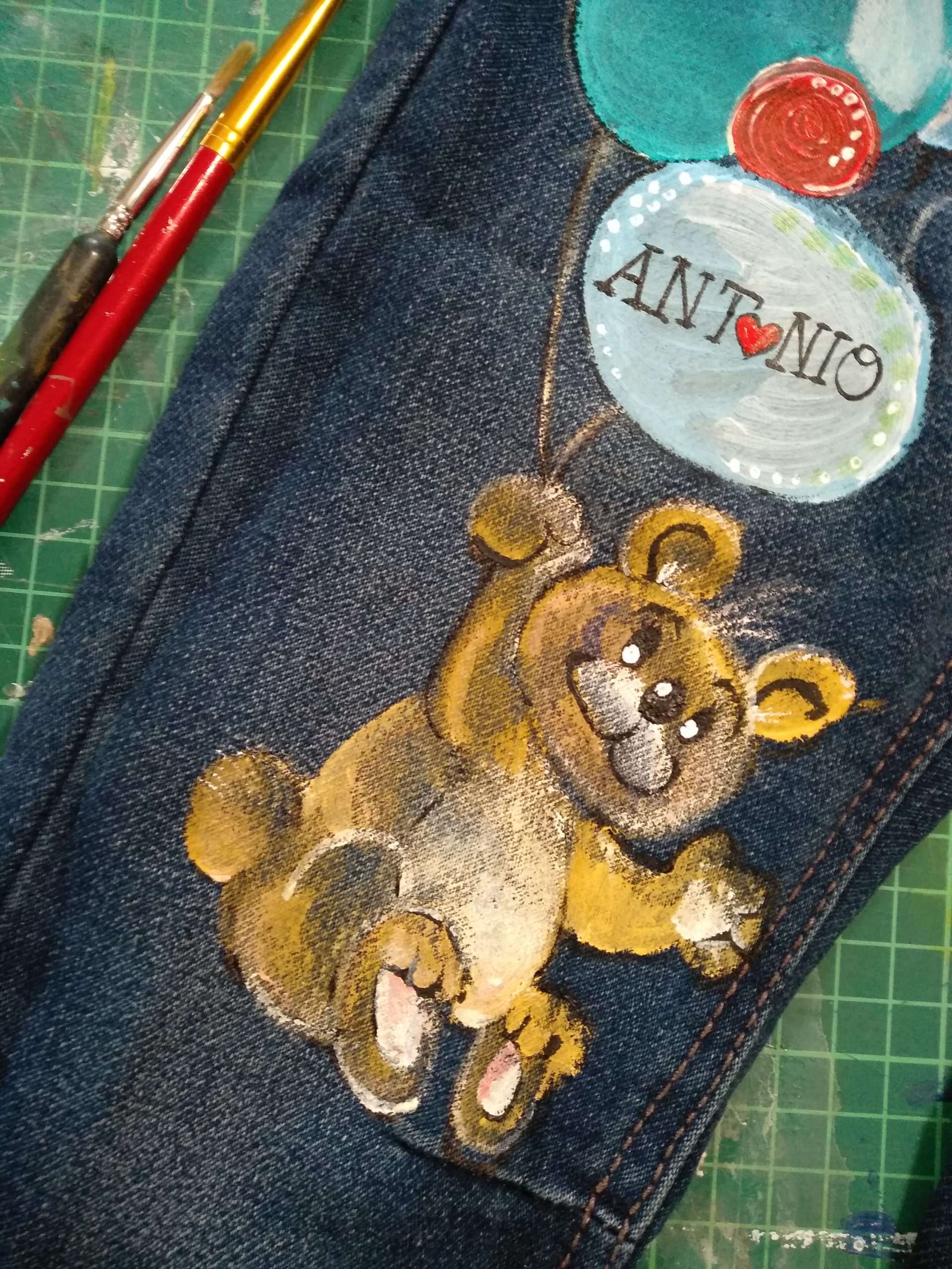 come decorare un jeans